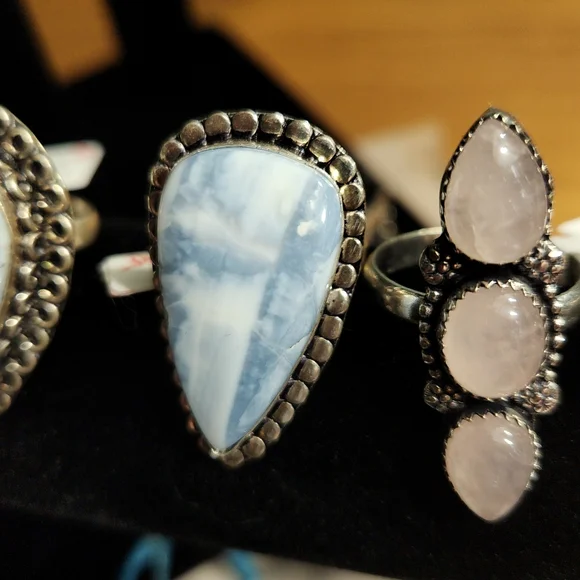 Elegant Silver Ring with Blue Teardrop Stone - Picture 2 of 4